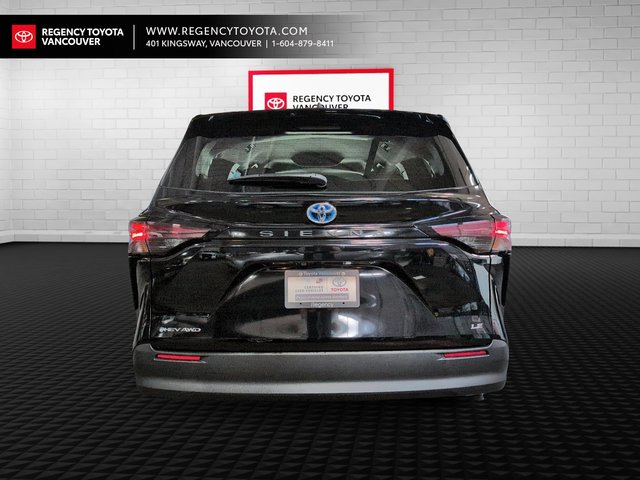 2025 Toyota Sienna LE AWD 8-Pass LE AWD-4