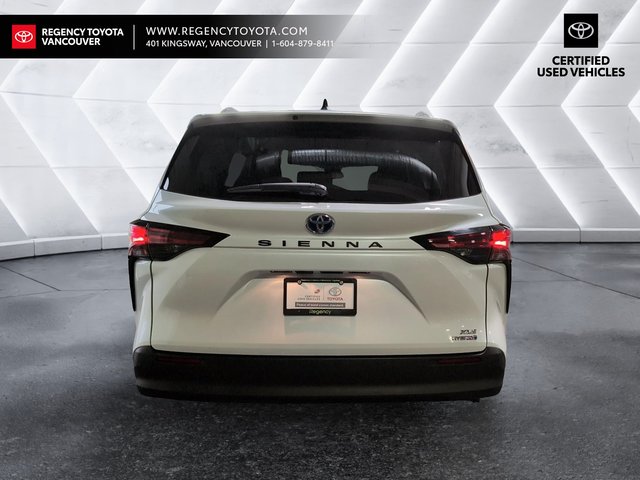 2022 Toyota Sienna XLE 8-Pass-2