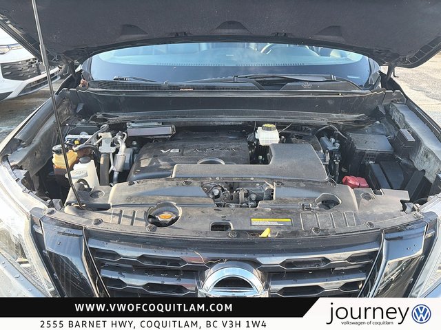 2018 Nissan Pathfinder Midnight Edition V6 4x4 at-7