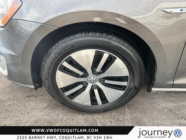 2016 Volkswagen e-Golf (U.S. Model) SE-6