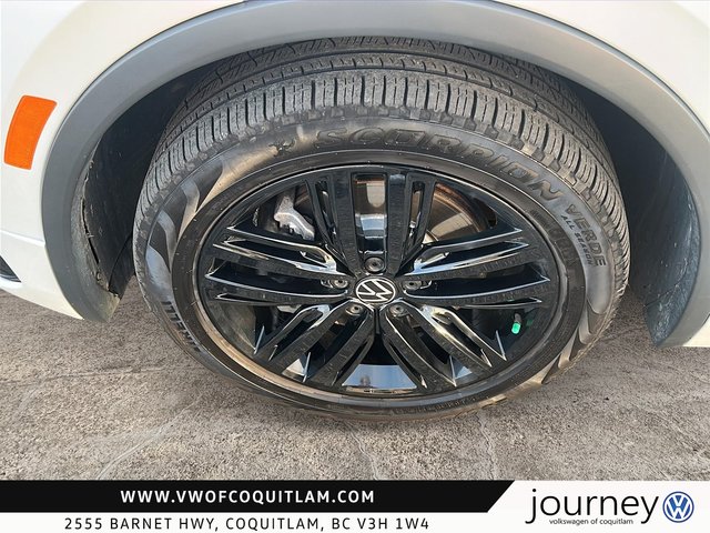 2022 Volkswagen Tiguan Comfortline R-Line Black 2.0T 8sp at w/Tip 4M-6