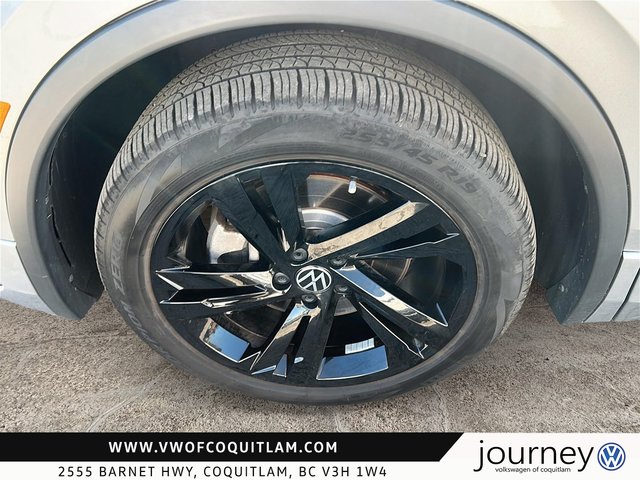 2023 Volkswagen Tiguan Comfortline R-Line Black 2.0T 8sp at w/Tip 4M-6