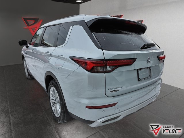 Mitsubishi Outlander Plug-In Hybrid SE 2025-3