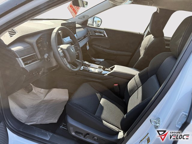 2026 Mitsubishi Outlander Plug-In Hybrid ES-5