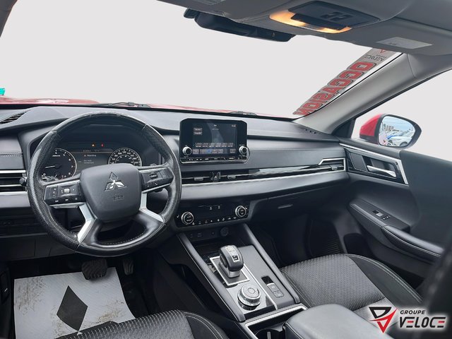 Mitsubishi Outlander *SE TOIT PANO HAYON ELECTRIQUE* 2022-5