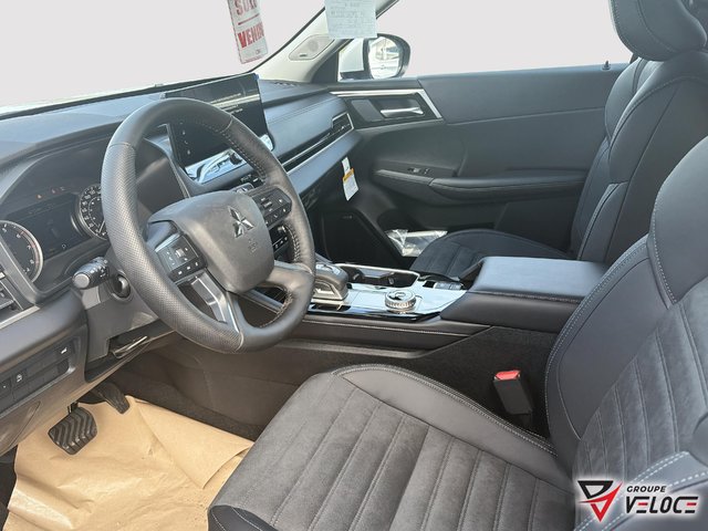 Mitsubishi Outlander LE 2026-5