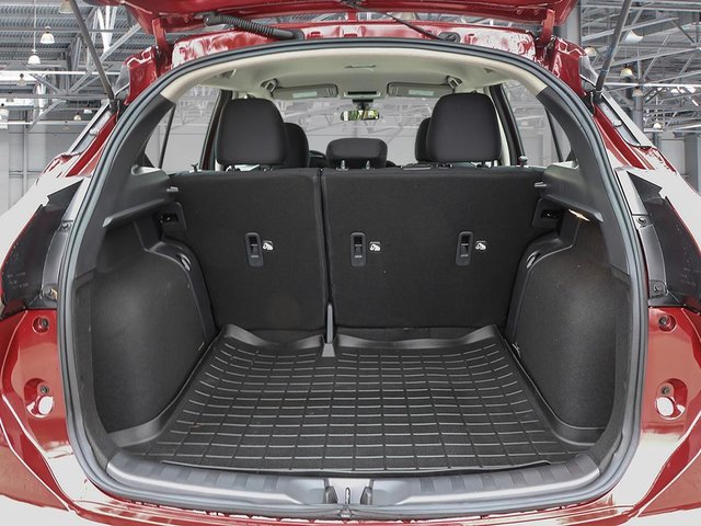 2025 Nissan Kicks Play S-6