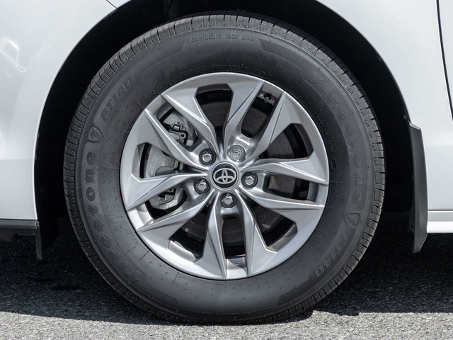 2026 Toyota Sienna LE AWD-4