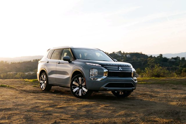 Mitsubishi Motors unveils refined, updated 2025 Outlander