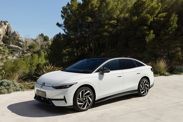 Exploring the 2025 Volkswagen ID.7: Volkswagen's Flagship Electric Sedan