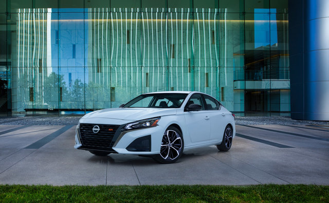 Navigating the 2024 Nissan Altima with a Focus on Technology, Design, Comfort, and Performance