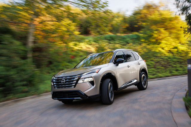 6 Ways the 2025 Nissan Rogue Handles Both City Streets and Country Roads