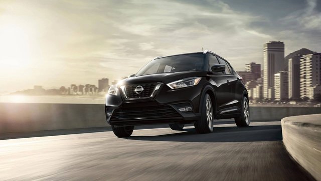 QUEL VUS CHOISIR : TOYOTA C-HR LE 2020 VS NISSAN KICKS S 2020