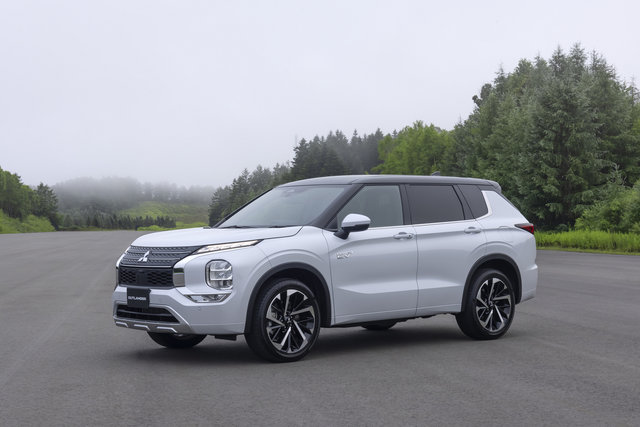 The King Stays the King: Outlander PHEV Defends Best-Selling Title in 2025