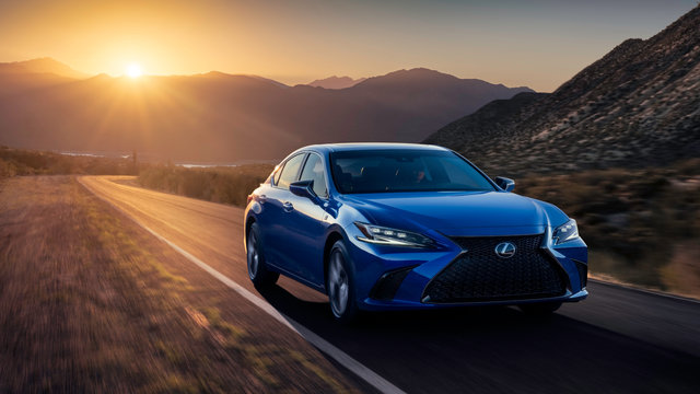 Why New Brunswick Drivers Choose the 2025 Lexus ES 250 AWD Over Sedans Without All-Wheel Drive