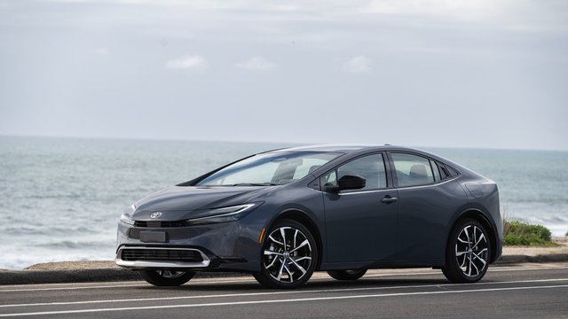 Choosing Your 2026 Toyota Electrification Type: PHEV or EV?