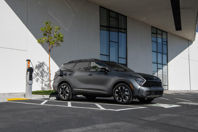Aller plus loin pour moins cher : L'autonomie tout électrique du Kia Sportage PHEV 2025