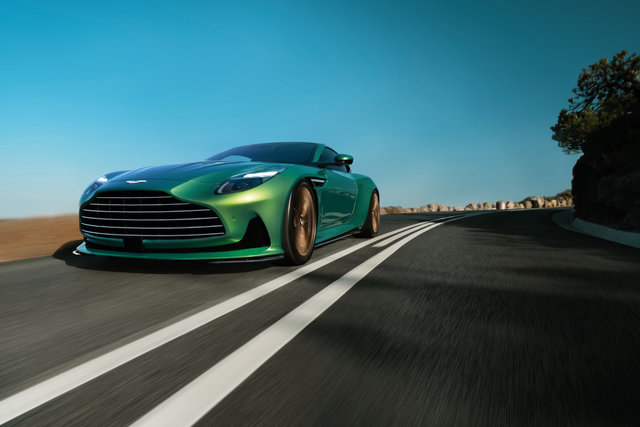 Aston Martin DB12 : Redéfinir les Super Tourers avec trois caractéristiques inégalées