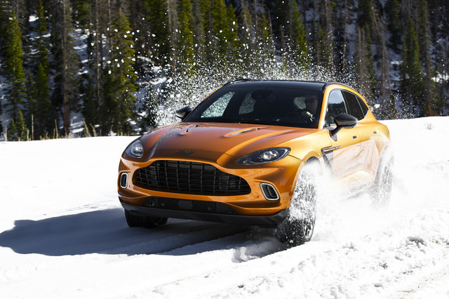 Aston Martin DBX : Maîtriser les routes hivernales avec luxe et performance
