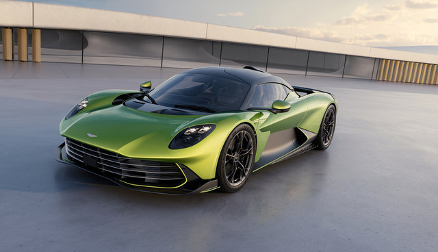 2025 Aston Martin Valhalla: A New Era of Mid-Engine Hybrid Performance