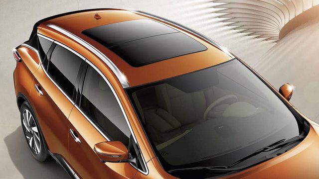 Which Nissan Model Has a Sunroof or Moonroof?