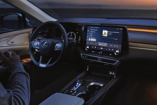 A look at the new infotainment system in the 2023 Lexus RX