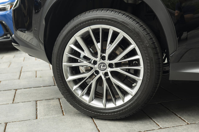 Choosing the Right Summer Tires with the Lexus Tire Store
