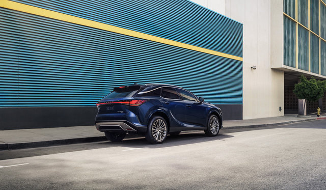 How Far Can the 2025 Lexus RX 450h+ Drive on Electric Power?