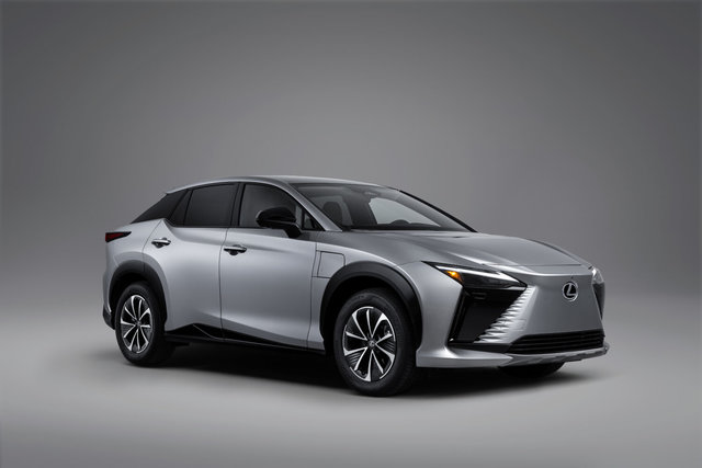 Can the New 2026 Lexus RZ Handle a Daily Commute from Mississauga to Toronto?