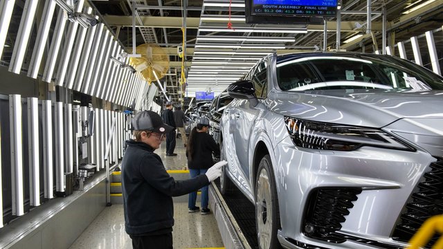The Cambridge Connection: How Canadian Craftsmanship Defines the Lexus RX
