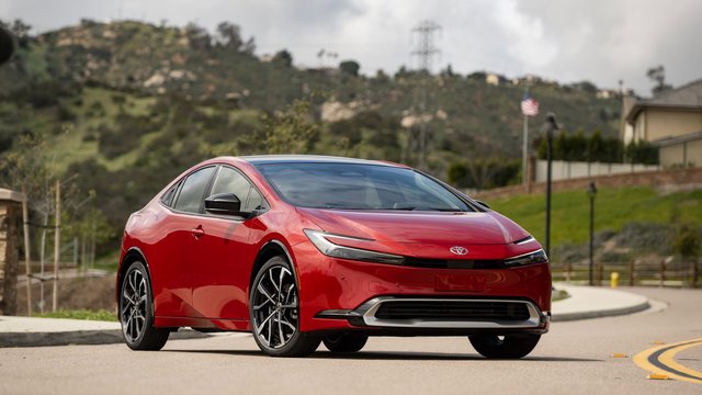 Beat Mississauga Traffic: How the 2026 Prius Plug-in Hybrid Saves You Time