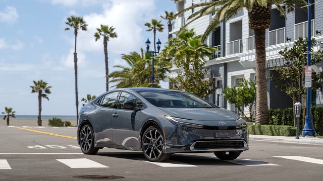 The Best 2026 Toyota Hybrids for Ontario Stop-and-Go Traffic