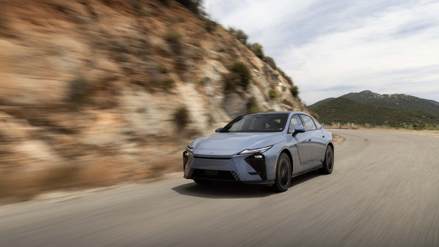 How Does the 2026 Lexus ES Safeguard Passengers With Advanced Driver-Assist Technology?