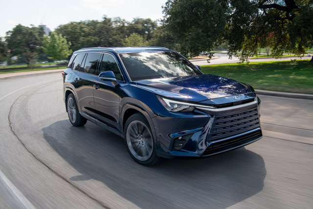 What the Class IV Towing Hitch Adds to a 2026 Lexus TX’s Rating