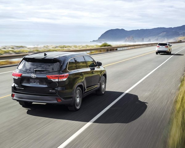 Toyota's Debut of 2017 Highlander Mid-Size SUV to Showcase Significant Performance Updates