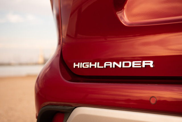 2021 Toyota Highlander vs. 2021 Volkswagen Atlas 2021: Better Tech, Efficiency, and Power
