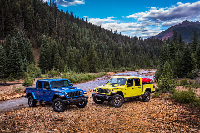 Choosing Between the 2025 Jeep Gladiator Rubicon and Mojave for Northern Ontario