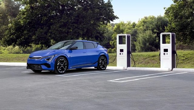 Canadian Guide to 2025 Electric Vehicle Incentives