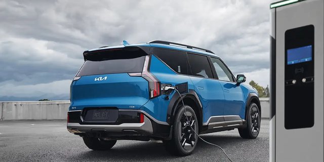 2025 Kia EV9 Land AWD with GT-Line: The Future of EV SUVs