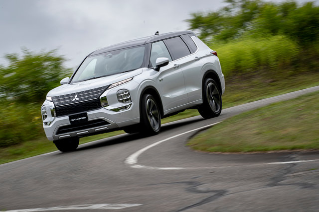 Mitsubishi Outlander: What does the base ES version have in store for you?