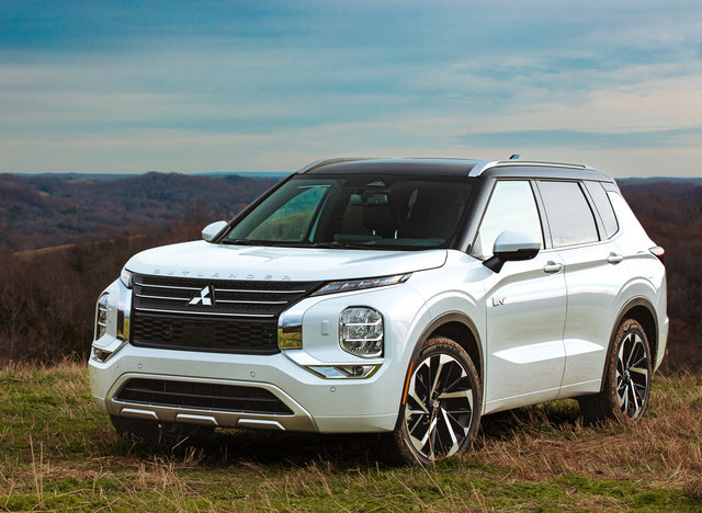 10 caractéristiques du Outlander PHEV 2025 qui le démarquent de la concurrence