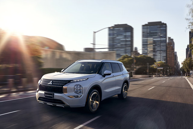 Mitsubishi Outlander 2022 vs Toyota RAV4 2021