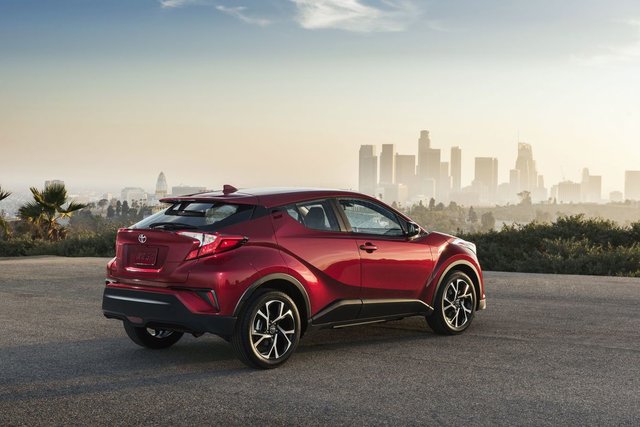 There's a New SUV on the Block: the 2018 Toyota C-HR