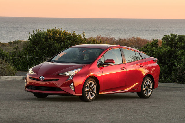 The first road tests of the 2018 Toyota Prius