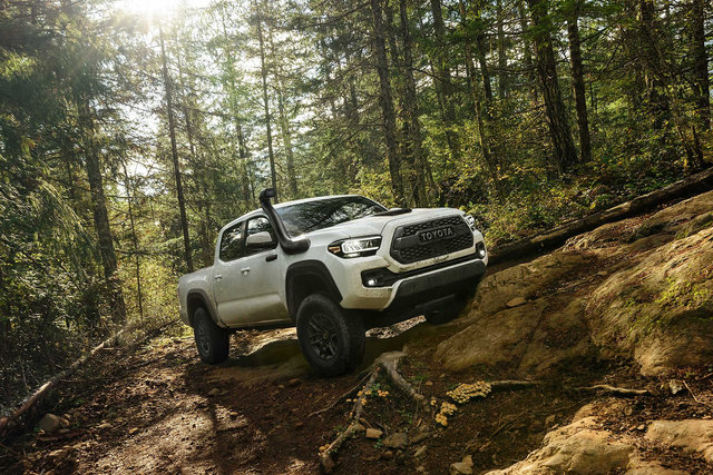 2020 Toyota Tacoma vs. 2020 Jeep Gladiator