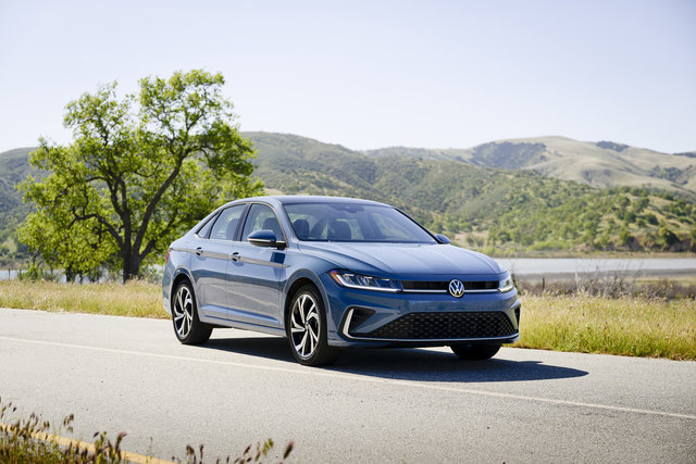 The Smart Commuter's Choice: Meet the 2025 Volkswagen Jetta