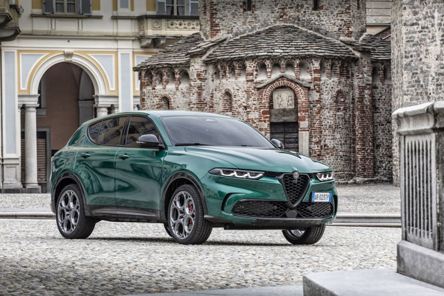 Should You Buy a 2025 Alfa Romeo Stelvio or a 2025 Alfa Romeo Tonale?