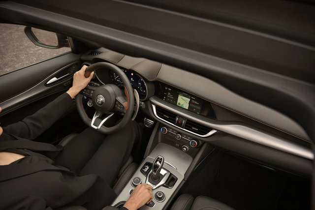 2025 Alfa Romeo Stelvio: A Luxurious, High-Tech Interior