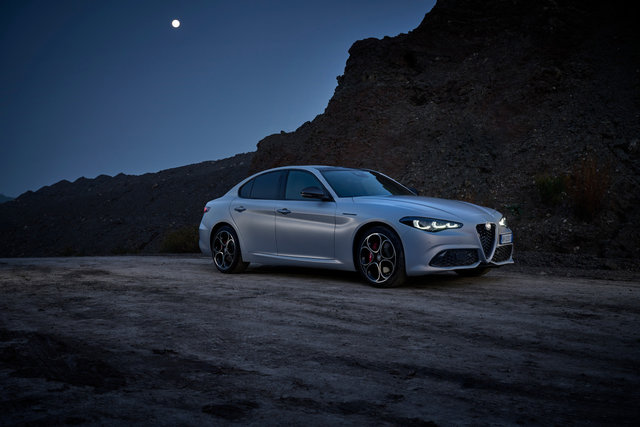 280 hp, Carbon-Fibre Driveshaft, Q4 AWD Standard: What Makes the 2026 Giulia Different