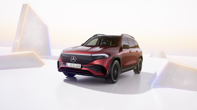 Mercedes-Benz EQB 2024 vs Audi Q4 e-tron : Pourquoi l'EQB prend l'avantage